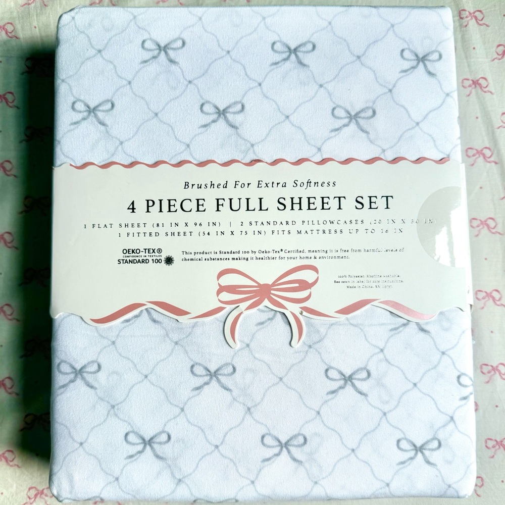 NWT - Full Boundary Gray Bow Bedsheets